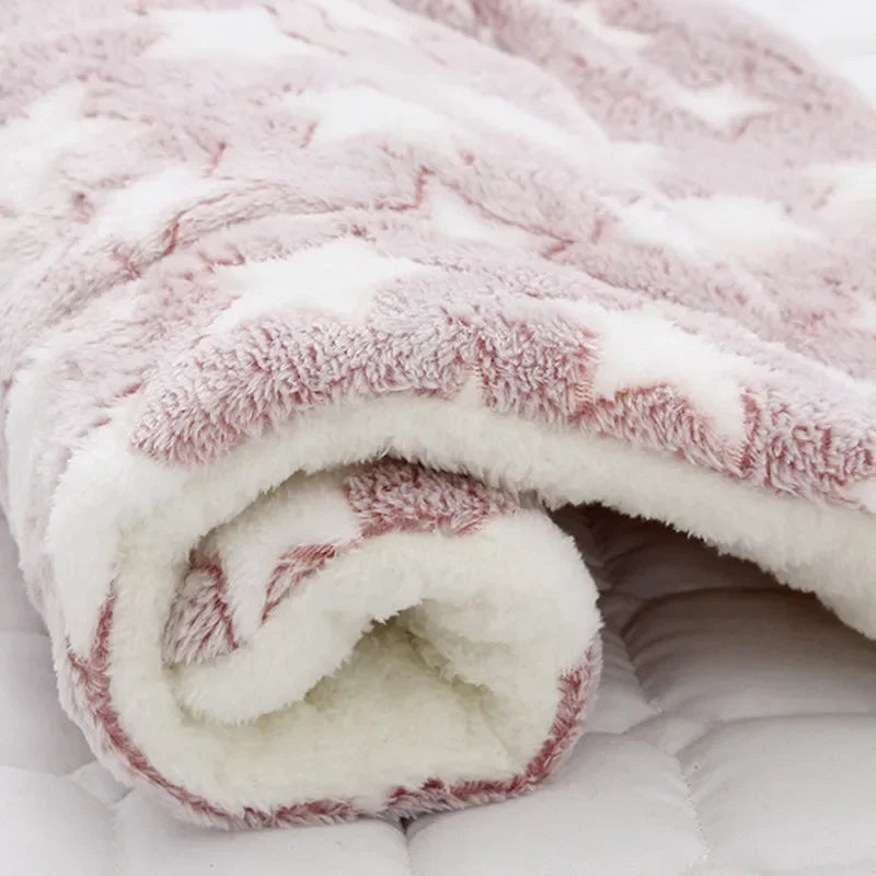 Soft Flannel Thickened Pet Blanket Dog Bed Mat for Puppy Cat Sofa Cushion Dog Beds Pets Keep Warm Sleeping Cover Dog Accessories